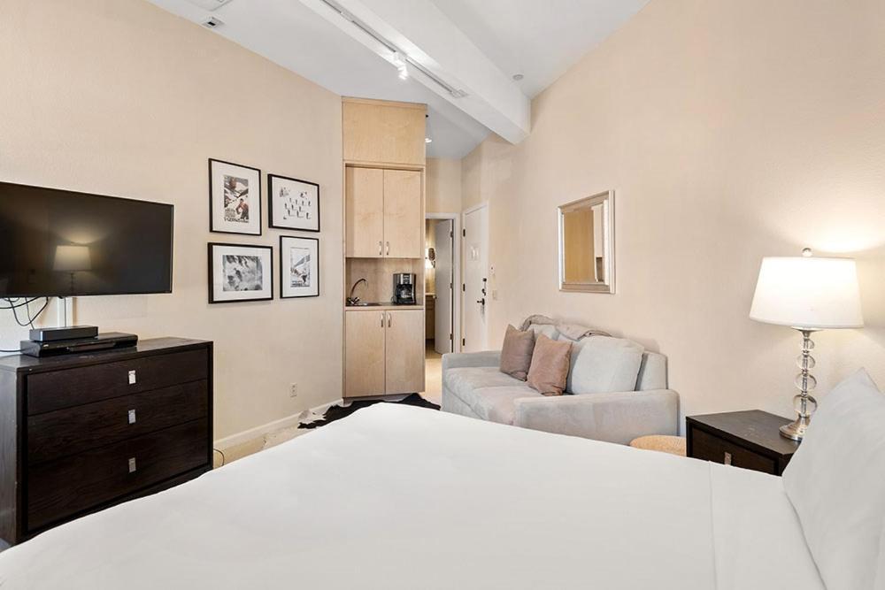 Independence Square 304, Stylish Hotel Room With Downtown Views & Great Location Aspen Dış mekan fotoğraf